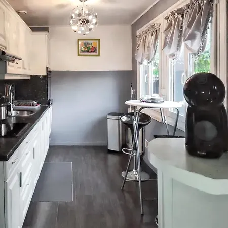 Charmante A Avec Piscine Privee