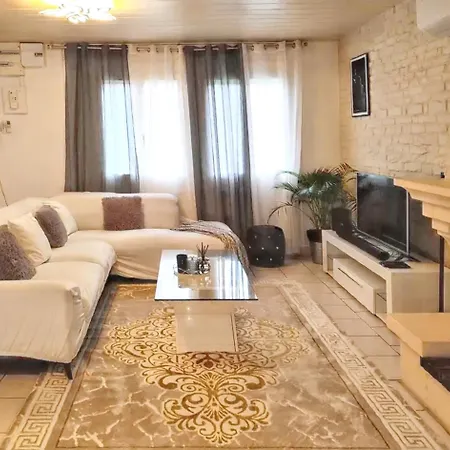 Charmante A Avec Piscine Privee Villa
